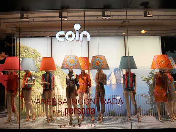 Persona-fashion-visual merchandising-Coin-window displays-windows-moda-vetrine-brand identity-beauty-design-Marco Stalla-scarpe-borse-accessori-bags-shoes-accessories-Milano