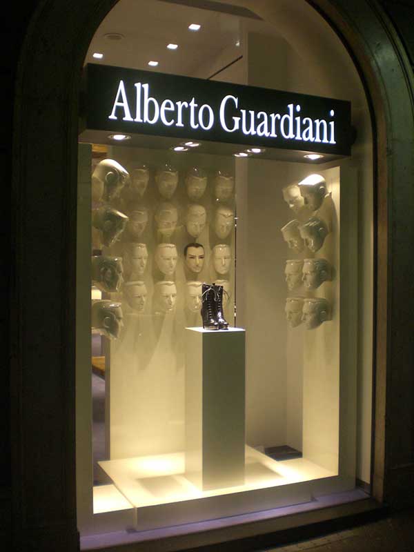 Alberto Guardiani-fashion-visual merchandising-window displays-windows-moda-vetrine-brand identity-beauty-design-Marco Stalla-scarpe-borse-accessori-bags-shoes-accessories-Milano