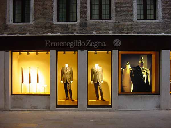 Venice-Ermenegildo Zegna-Zegna-flagship store-fashion-visual merchandising-window displays-windows-moda-vetrine-brand identity-beauty-store design-retail-Marco Stalla-scarpe-borse-accessori-bags-shoes-accessories