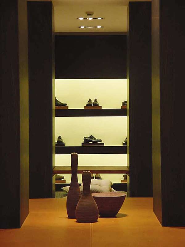 Venice-Ermenegildo Zegna-Zegna-flagship store-fashion-visual merchandising-window displays-windows-moda-vetrine-brand identity-beauty-store design-retail-Marco Stalla-scarpe-borse-accessori-bags-shoes-accessories