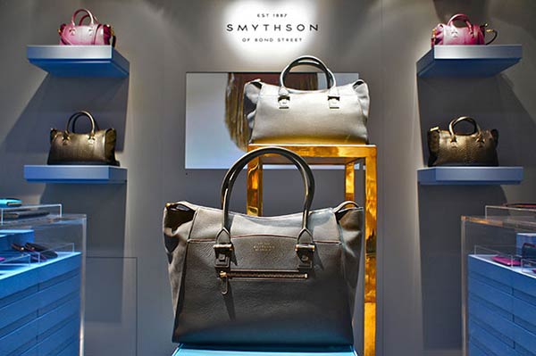 Smythson-London-Harrods-pop up store-fashion-visual merchandising-window displays-windows-moda-vetrine-brand identity-beauty-store design-retail-Marco Stalla-borse-accessori-bags-accessories