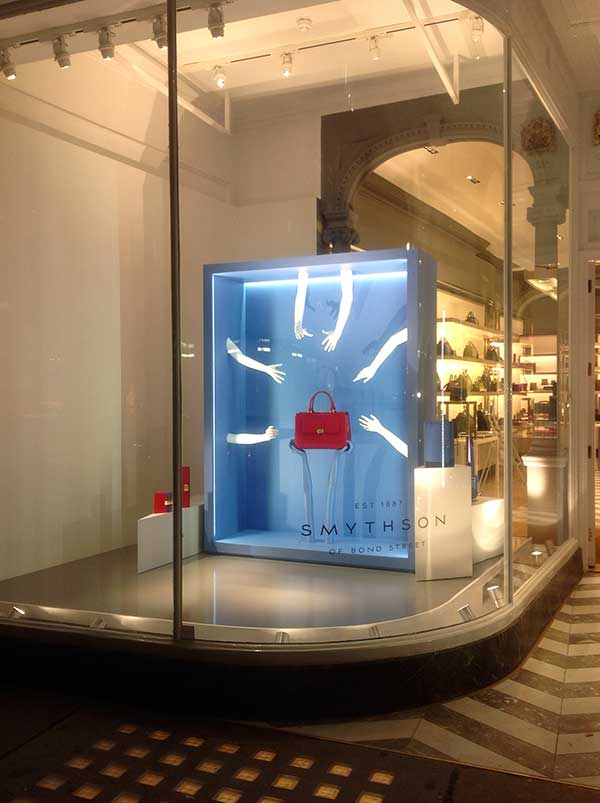 Smythson-London-accessories-fashion-luxury-visual merchandising-window displays-windows-moda-vetrine-lusso-brand identity-beauty-top brand-design-Marco Stalla