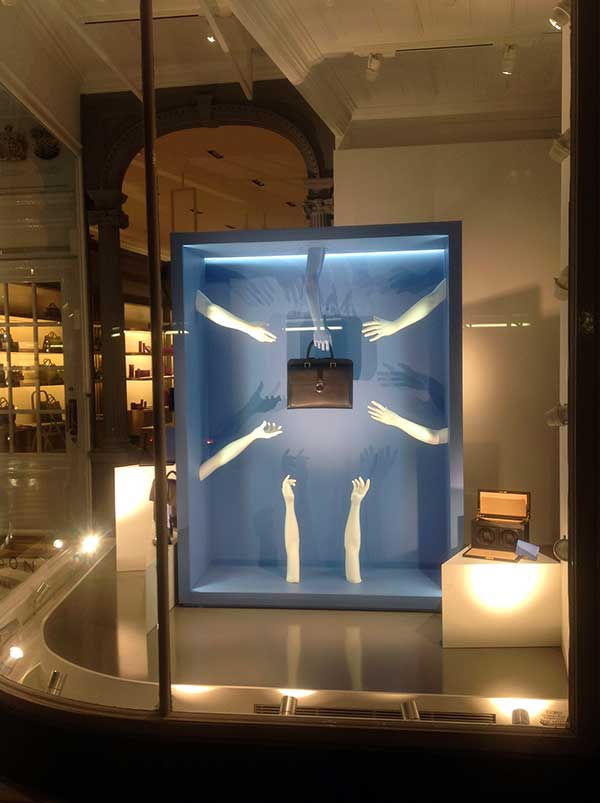 Smythson-London-accessories-fashion-luxury-visual merchandising-window displays-windows-moda-vetrine-lusso-brand identity-beauty-top brand-design-Marco Stalla