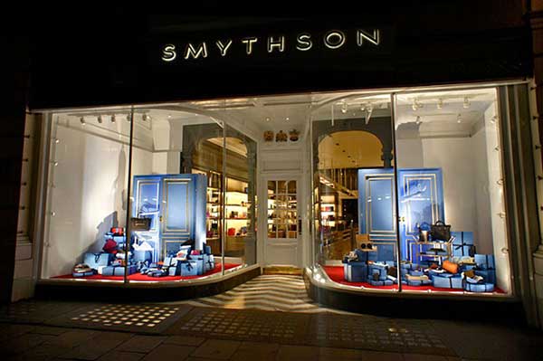 Smythson-London-accessories-fashion-luxury-visual merchandising-window displays-windows-moda-vetrine-lusso-brand identity-beauty-top brand-design-Marco Stalla