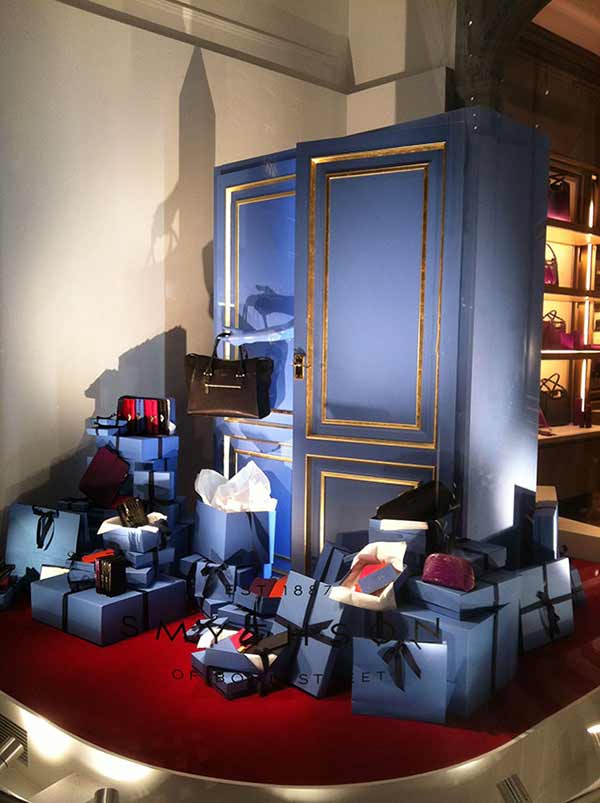 Smythson-London-accessories-fashion-luxury-visual merchandising-window displays-windows-moda-vetrine-lusso-brand identity-beauty-top brand-design-Marco Stalla