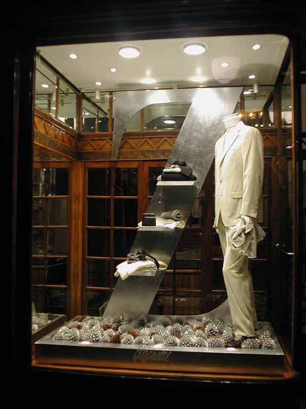 Ermenegildo Zegna-Zegna-fashion-visual merchandising-window displays-windows-moda-vetrine-brand identity-beauty-design-Marco Stalla-scarpe-borse-accessori-bags-shoes-accessories-Milano