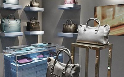 Smythson-London-Harrods-pop up store-fashion-visual merchandising-window displays-windows-moda-vetrine-brand identity-beauty-store design-retail-Marco Stalla-borse-accessori-bags-accessories